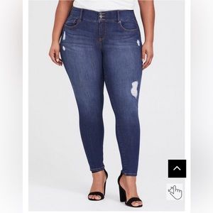 TORRID size 22R PREMIUM STRETCH JEGGING - DISTRESSED MEDIUM WASH